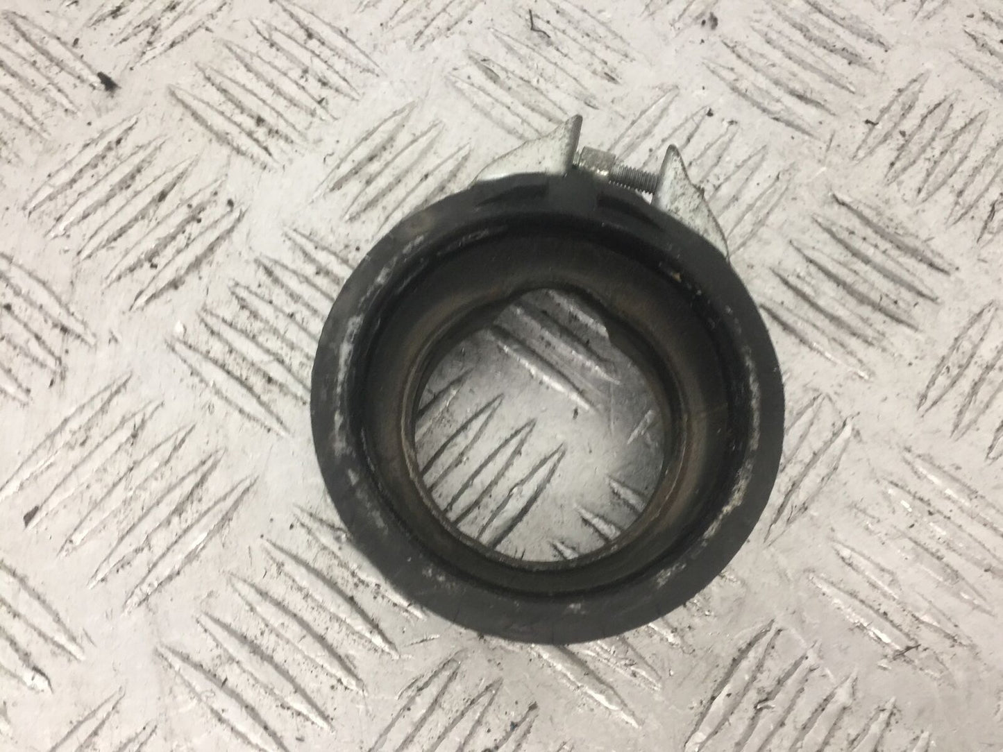 YAMAHA XT660Z TENERE THROTTLE BODIE TO HEAD RUBBER YEAR 2012 (STOCK 863)