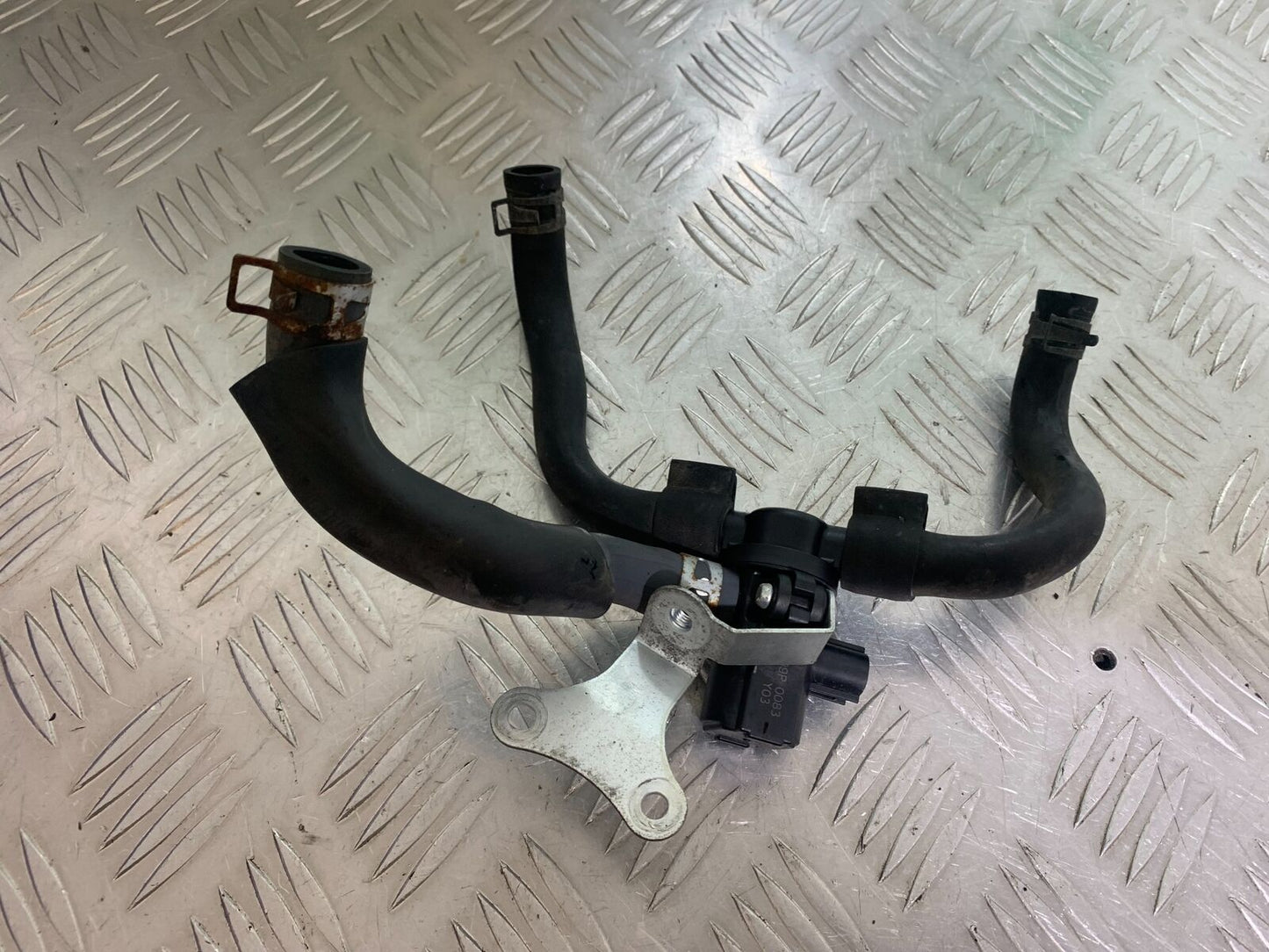 YAMAHA XJ6 XJ6-S AIR VALVE YEAR 2009-2015 (CMB1070)