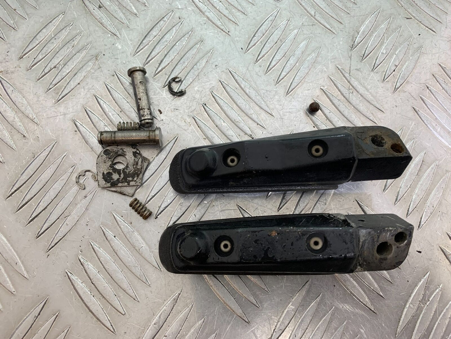 BMW F800 GT REAR FOOTPEGS YEAR 2013-2017 (CMB1031)