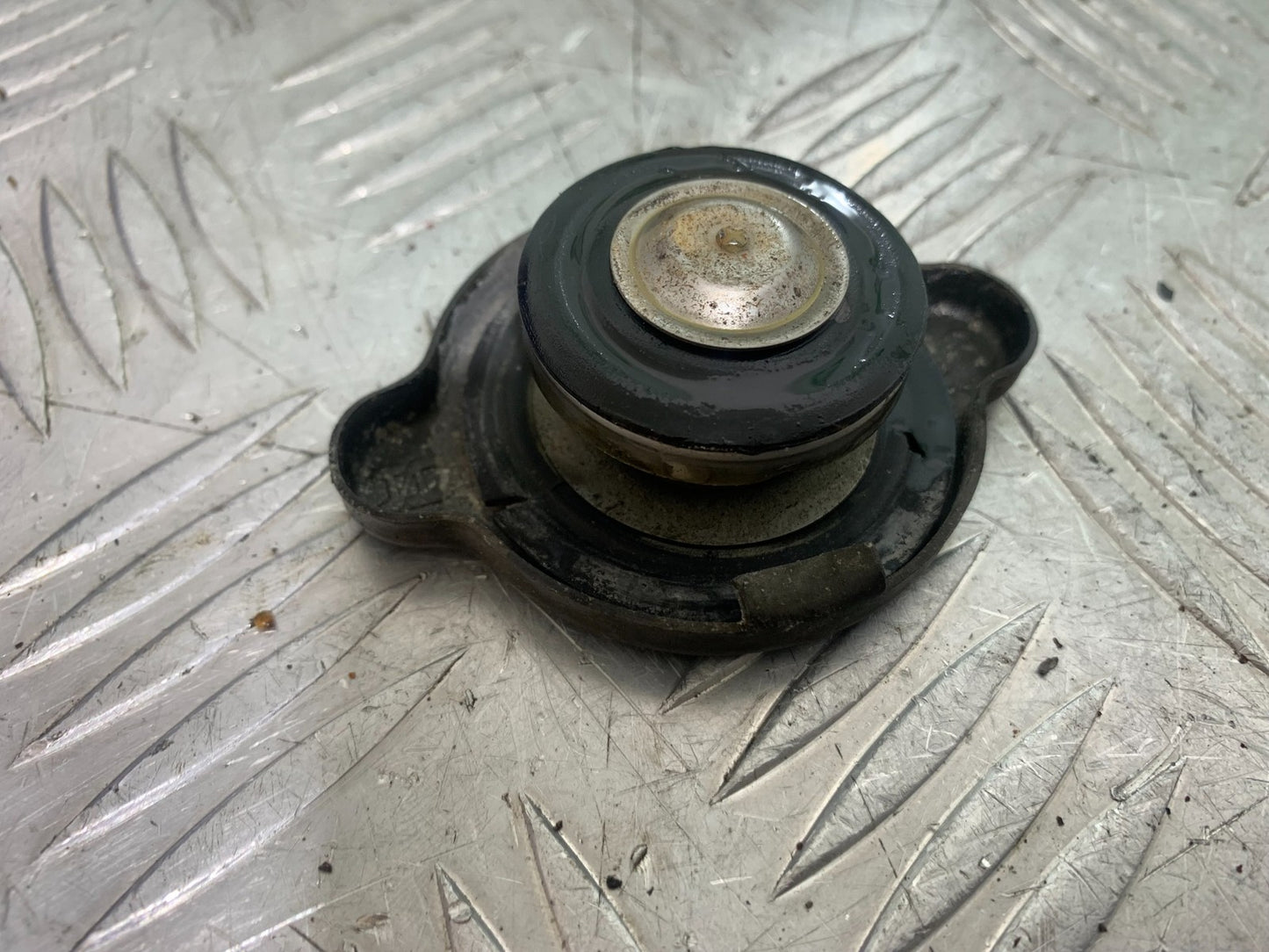 HONDA GL500 GL 500 SILVERWING RADIATOR CAP YEAR 1981-82 (CMB1168)