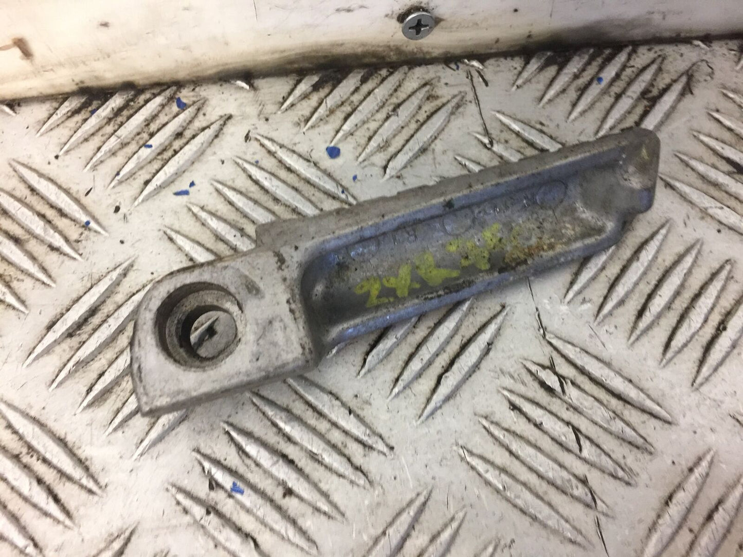KAWASAKI ZXR750 ZXR 750 H1 RIGHT REAR PEG YEAR 1989 (STOCK 519)