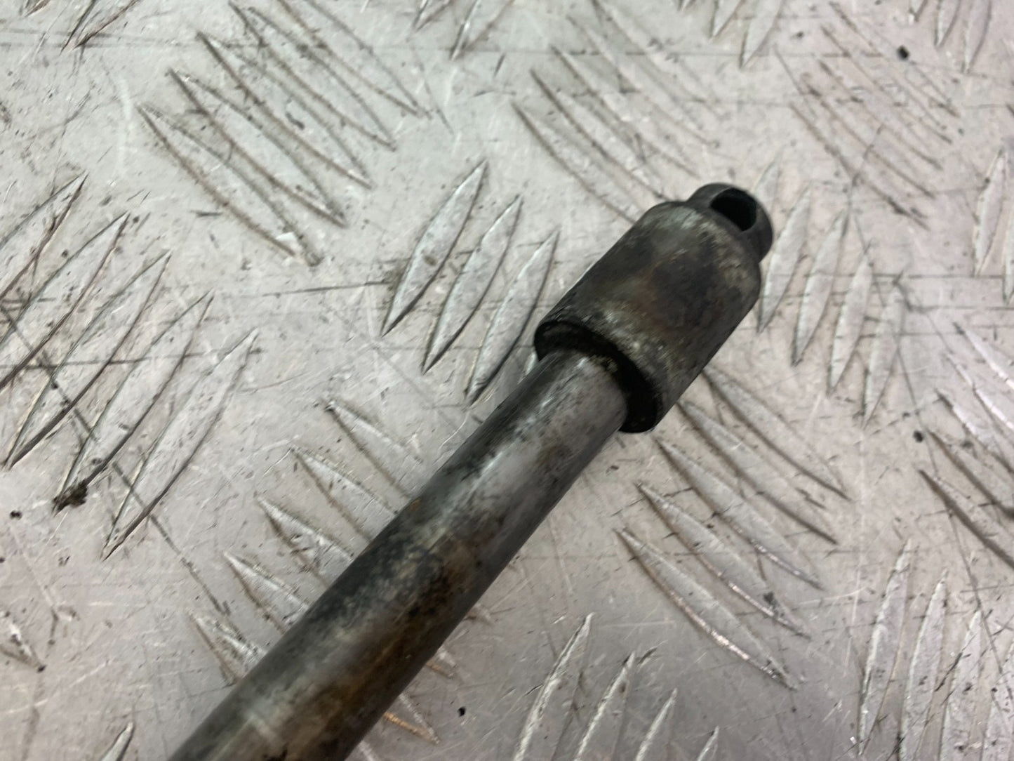 HONDA VT700 VT 700 SHADOW REAR WHEEL SPINDLE YEAR 1984-85 (CMB1328)