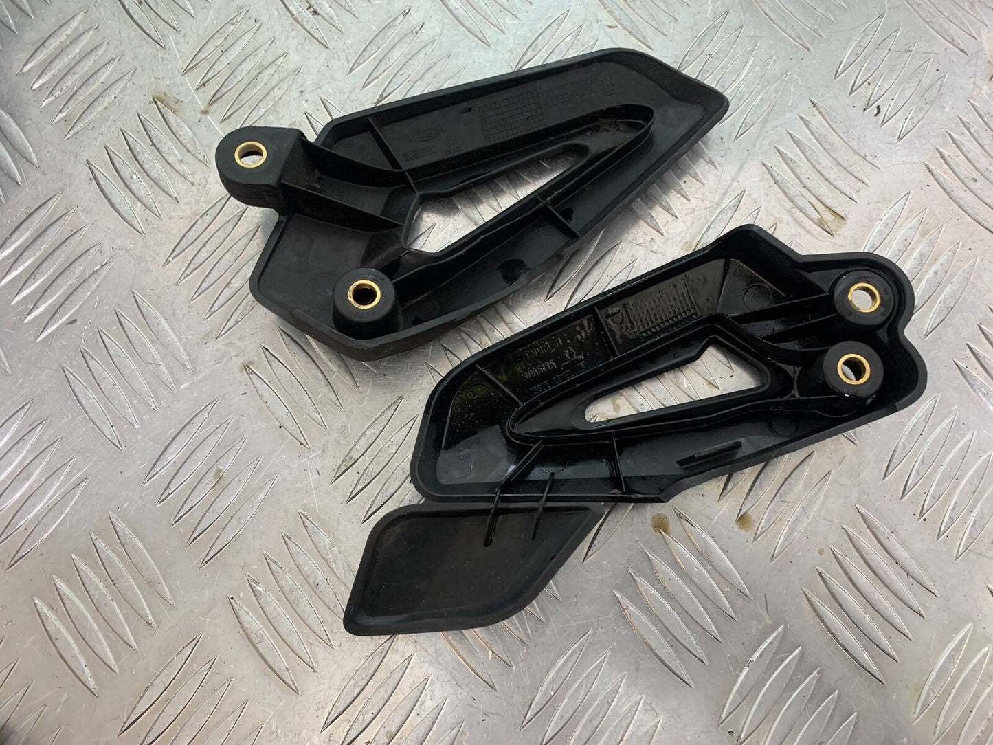 TRIUMPH TIGER 800 XC HEEL PLATES YEAR 2011-2014 (CMB1022)