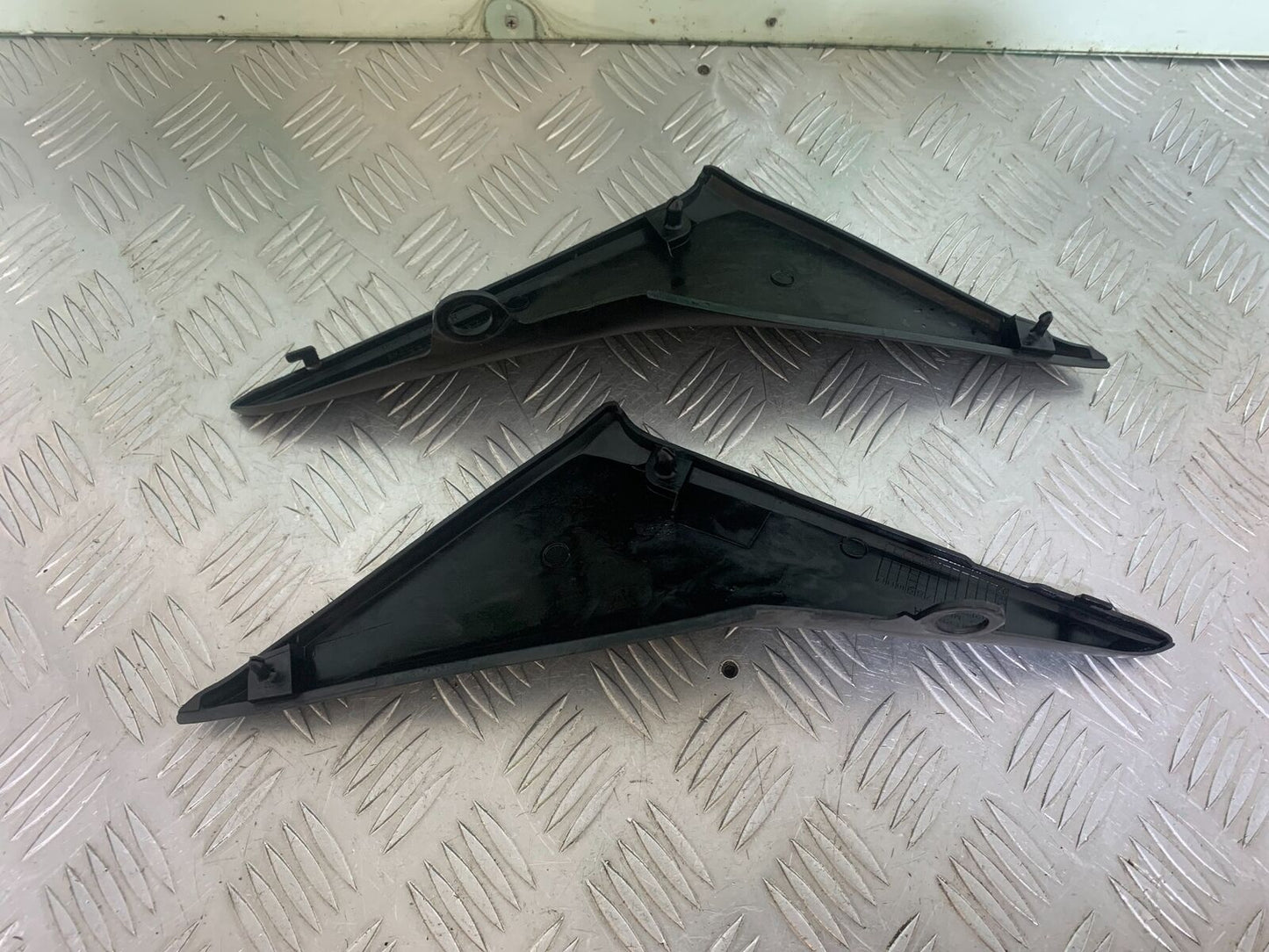HONDA CBR600 CBR 600 RR LEFT AND RIGHT SIDE TRIM YEAR 2003-2004 CMB1086)
