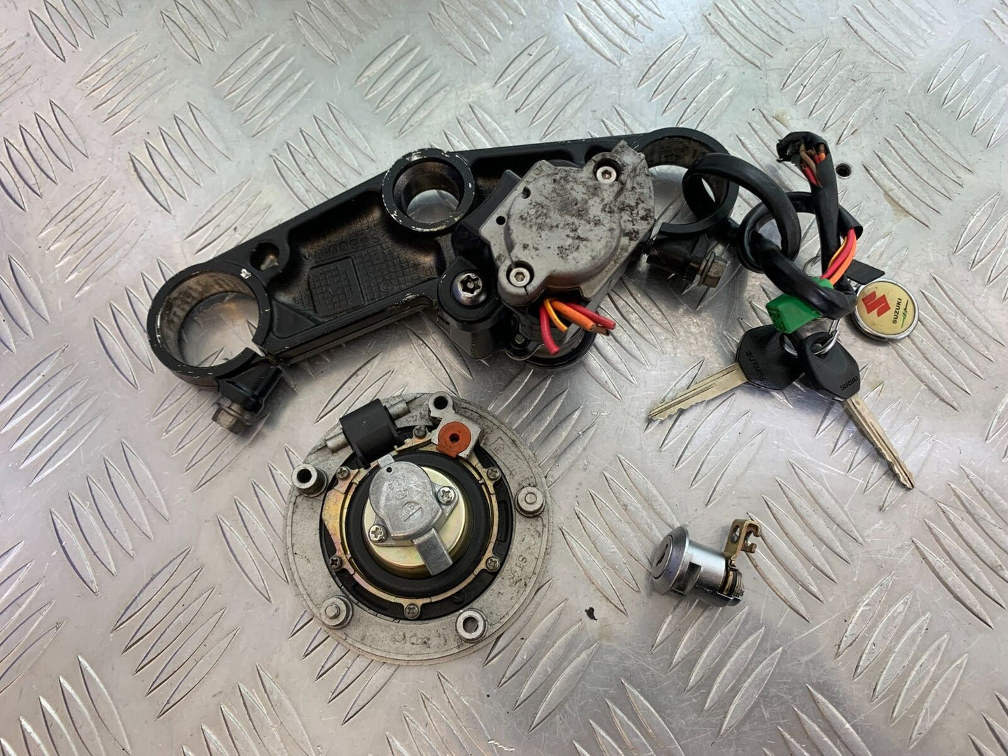 SUZUKI SV650 SV 650 LOCKS AND KEYS YEAR 2003-2006 (CMB1014)