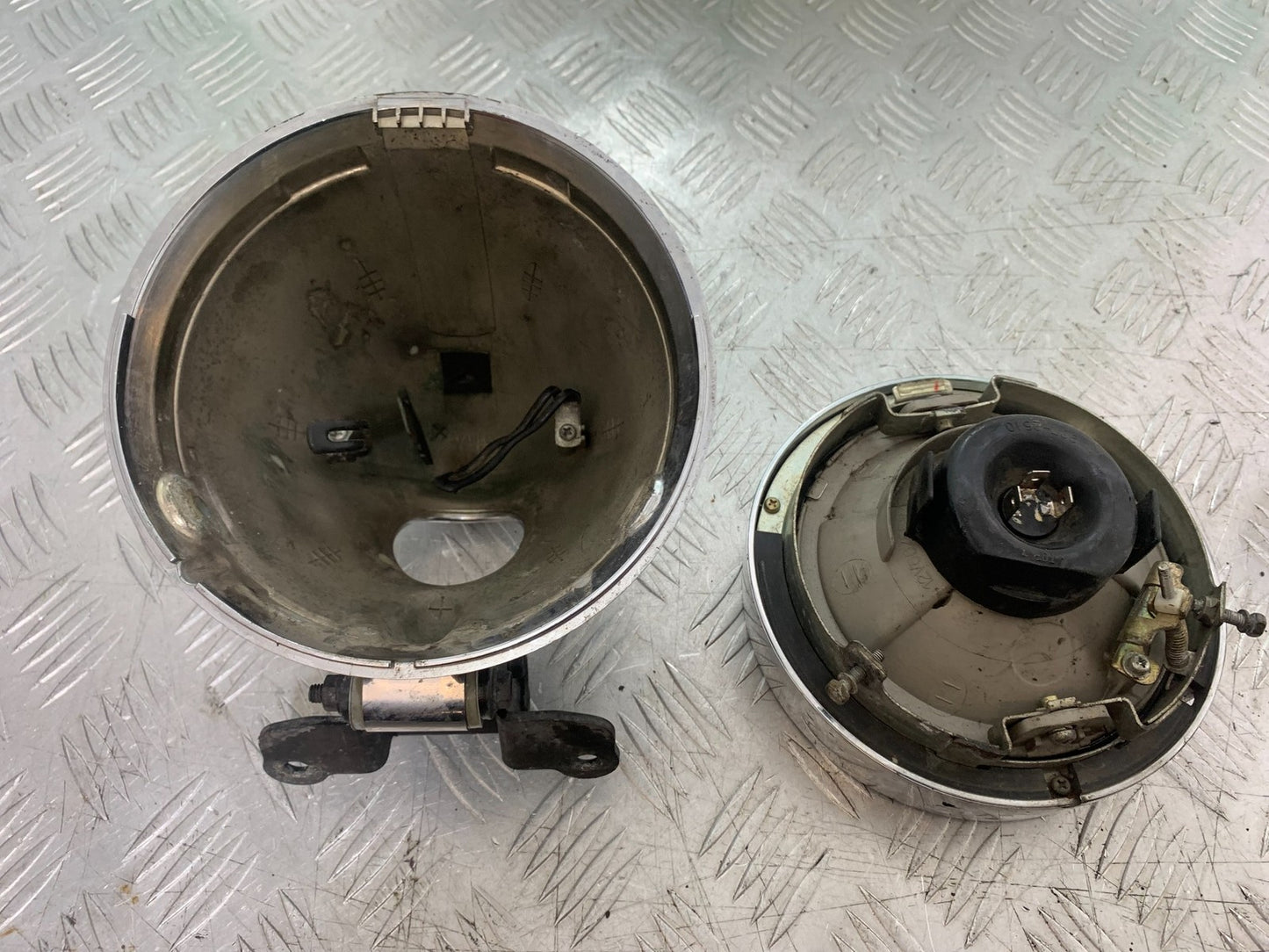 HONDA VT750 SHADOW HEADLIGHT AND BACKING YEAR 2003-2004 (CMB1265)