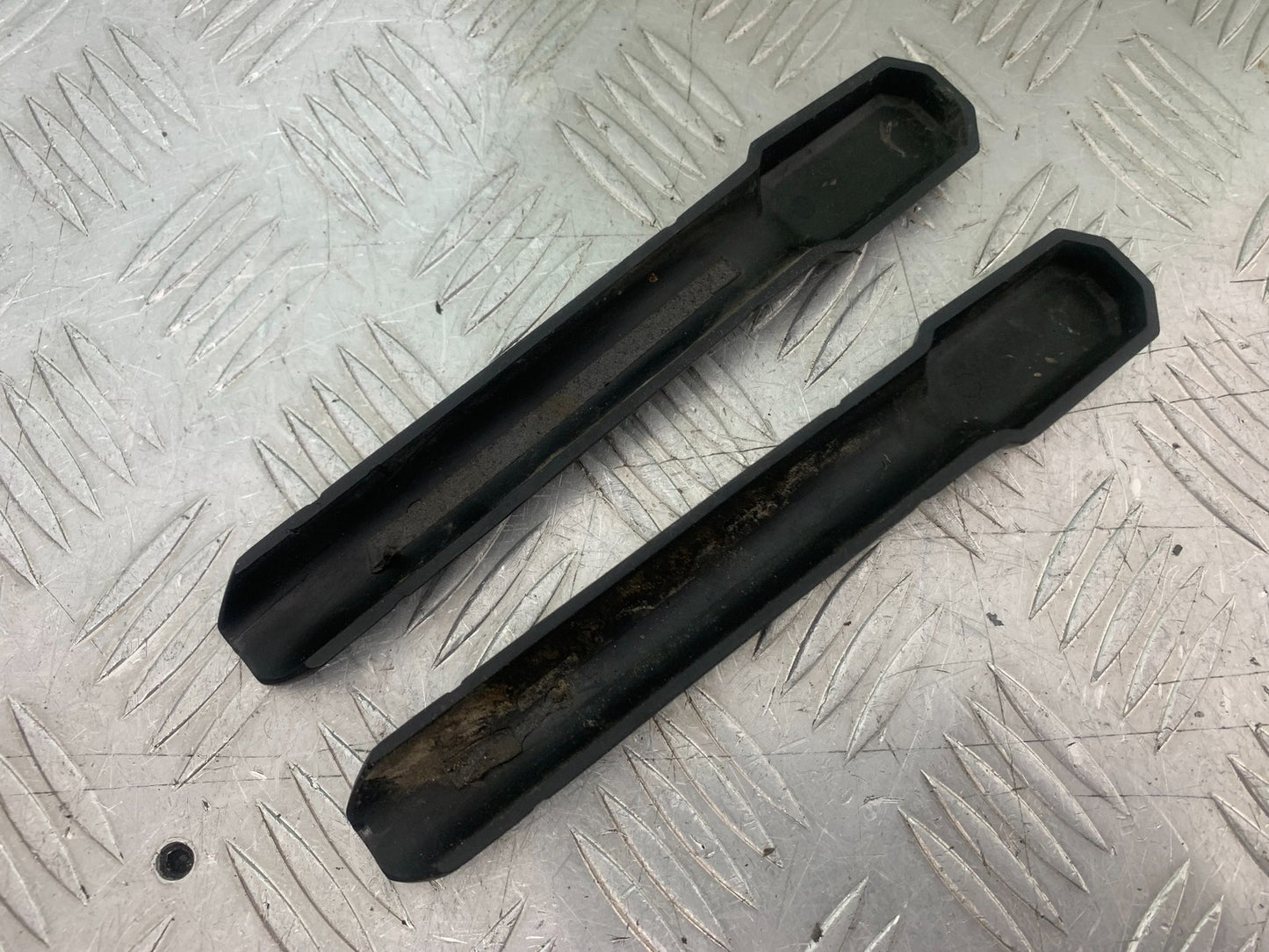 BMW R1200 R 1200 GS LEFT AND RIGHT TRIM YEAR 2013-2016 (CMB1257)
