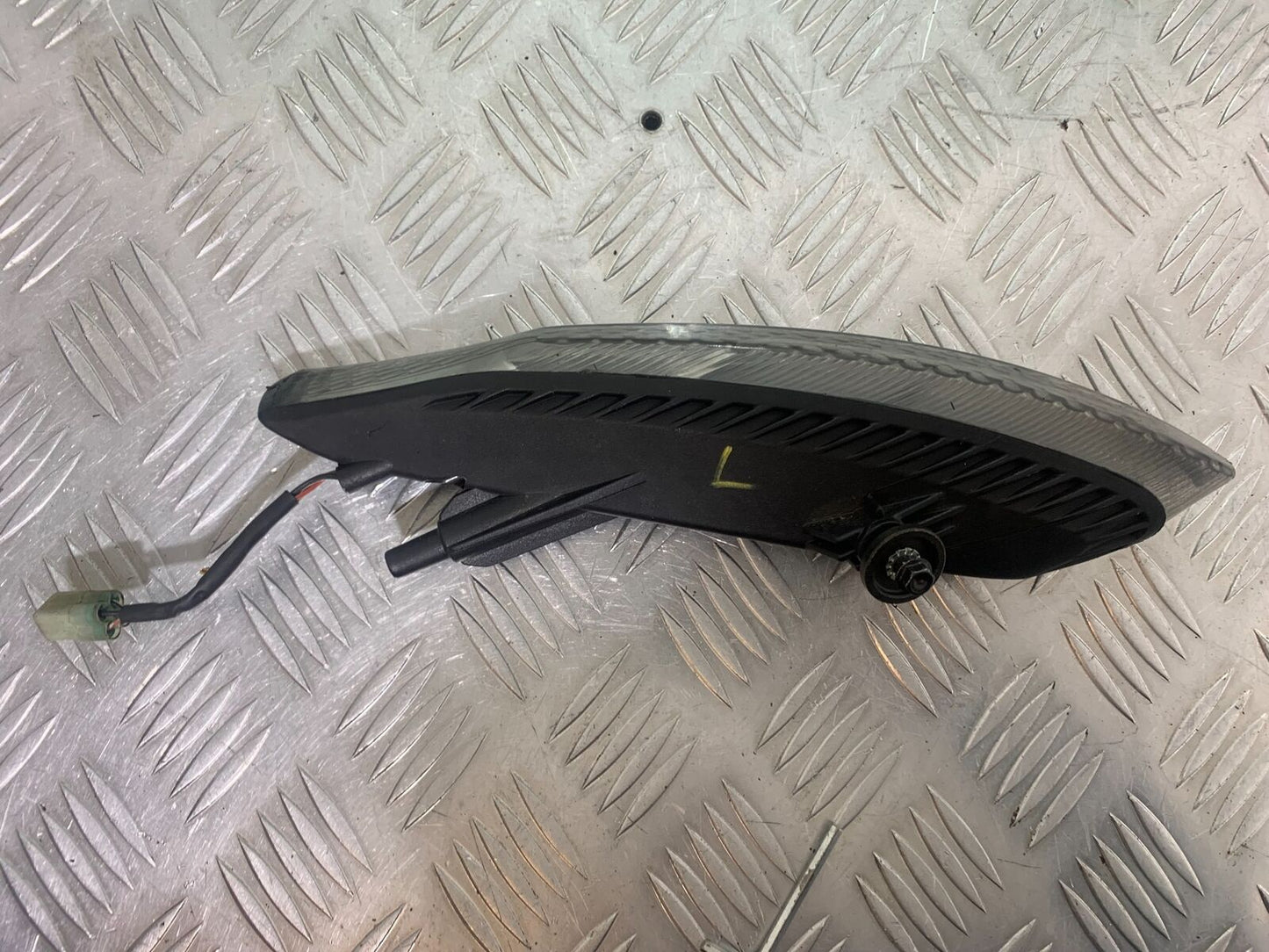 DUCATI DIAVEL 1200 LEFT REAR INDICATOR YEAR 2014-17 (CMB1054)