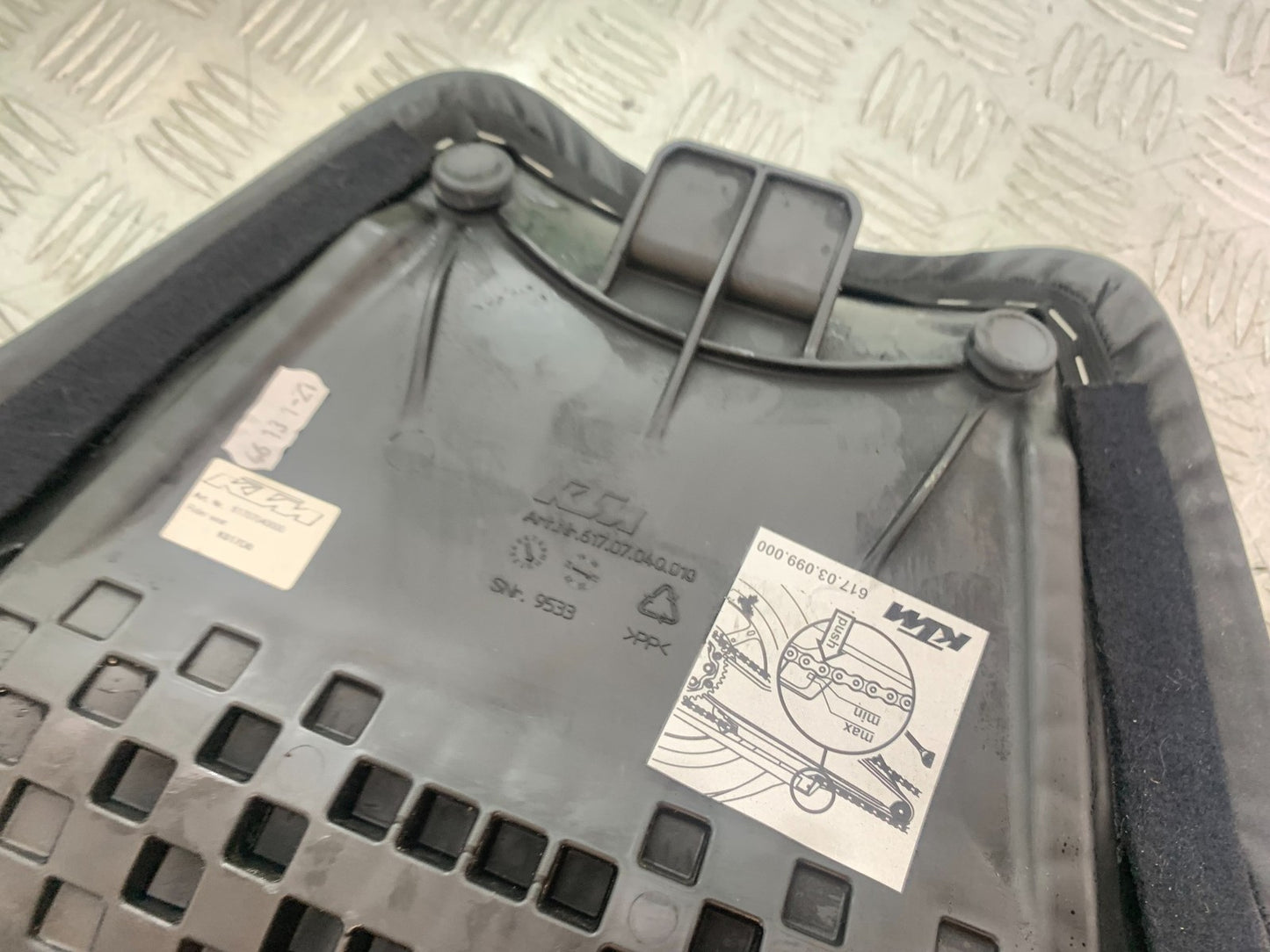 KTM 1290 SUPER DUKE R FRONT SEAT YEAR 2020-2024 (CMB1272)
