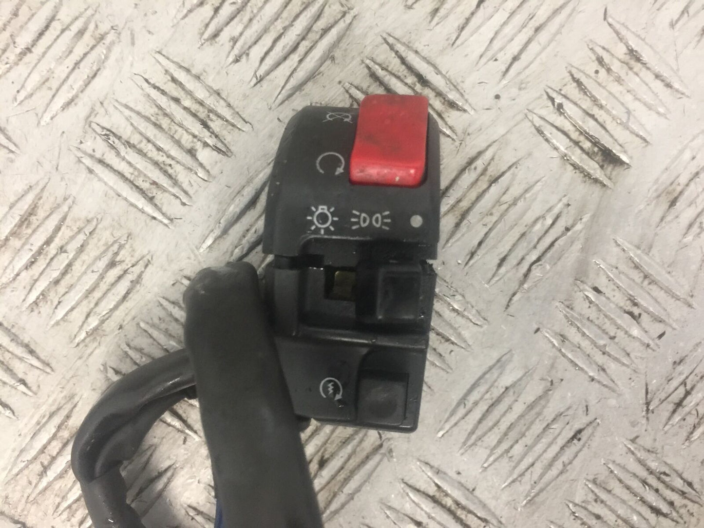 YAMAHA YZF1000 YZF 1000 THUNDERACE RIGHT SWITCH GEAR YEAR 1996 (STOCK 777)