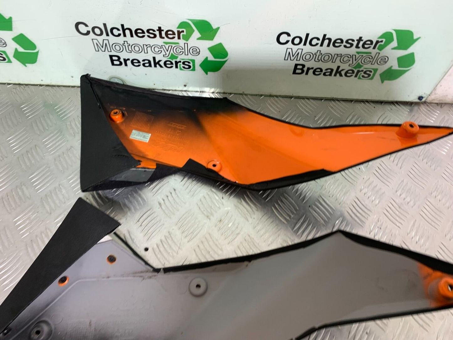 KTM 990 SUPERMOTO T PETROL TANK PANELS YEAR 2010-2011 (CMB1067)