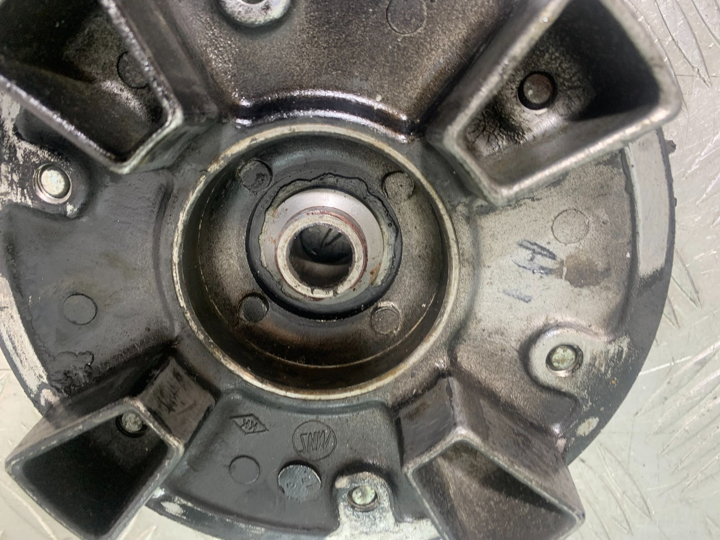 KAWASAKI GPZ600 GPZ 600 SPROCKET CARRIER YEAR 1988-90 (CMB1258)