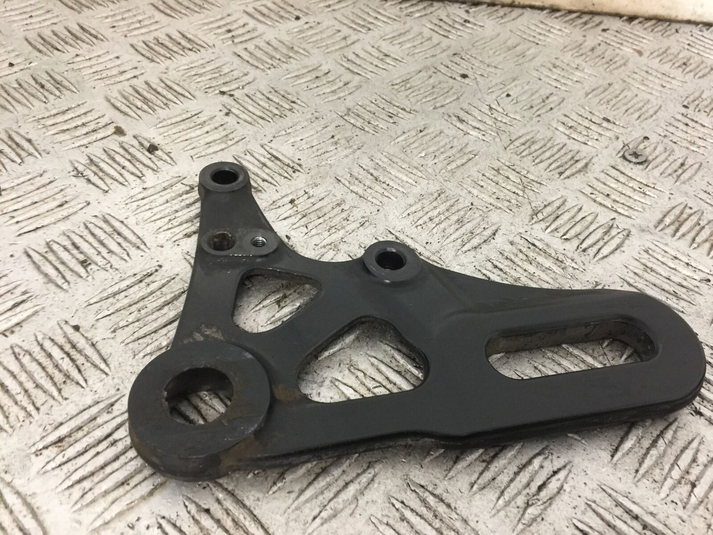 TRIUMPH 900 STREET SCRAMBLER REAR CALIPER BRACKET YEAR 2018 (STOCK 896)
