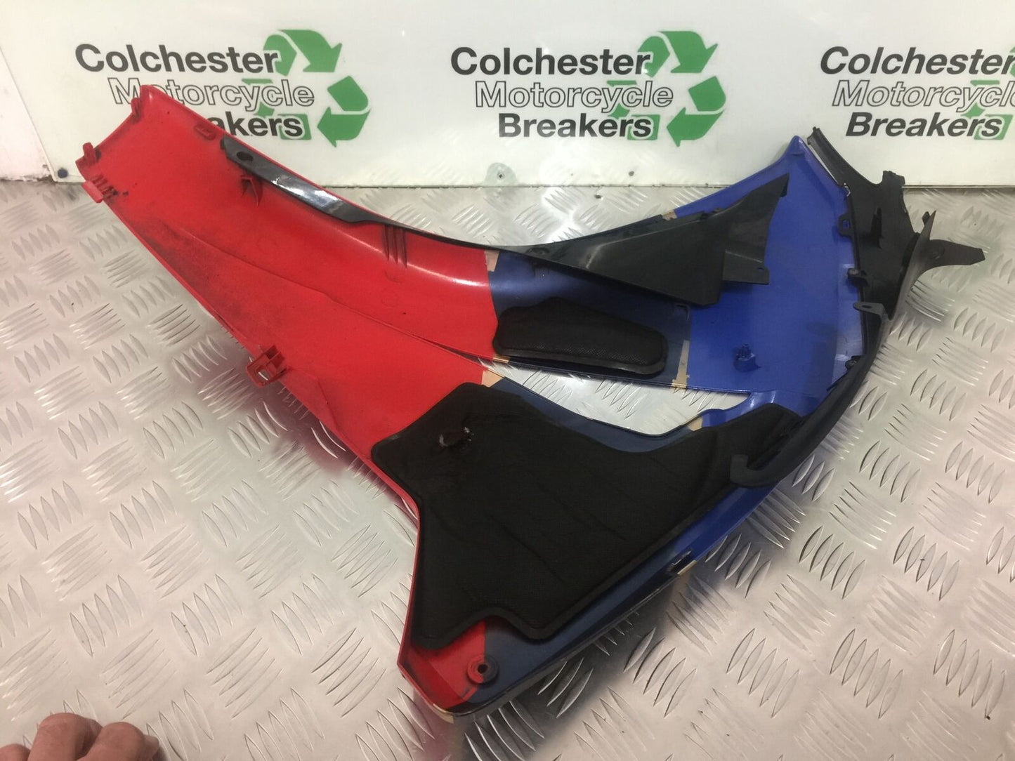 HONDA CBR1000 rr FIREBLADE RIGHT FAIRIG PANEL 2008-2011 (STOCK 930)