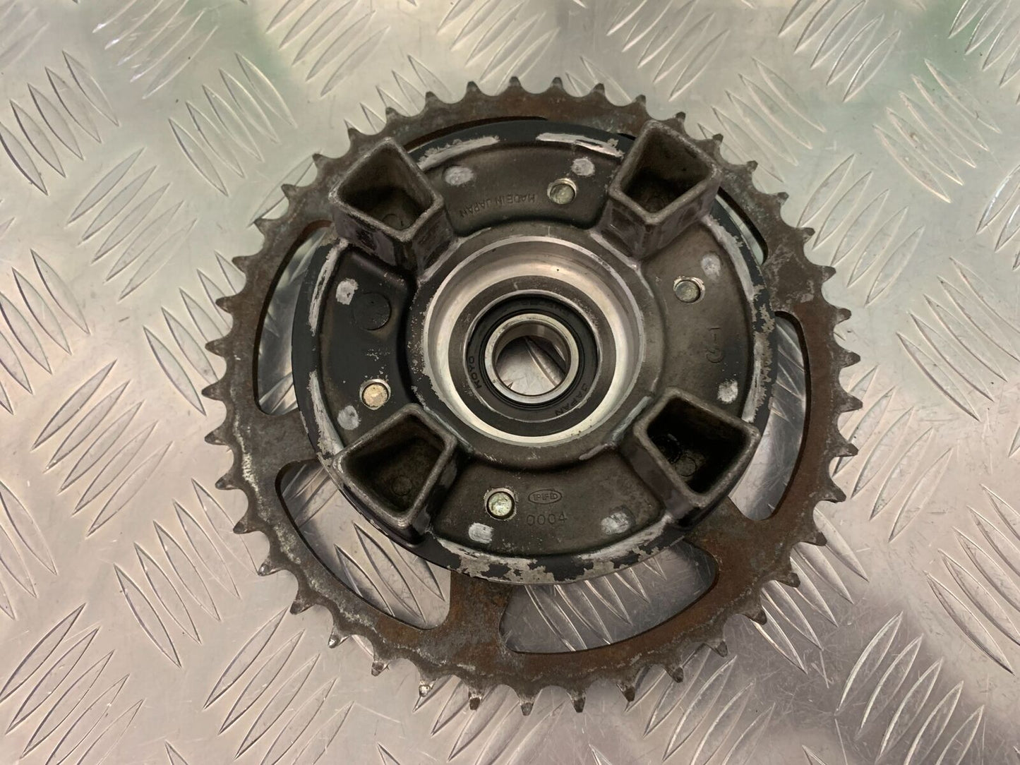 KAWASAKI Z750 Z 750 REAR SPROCKET CARRIER YEAR 2004-2006 (STOCK 963)