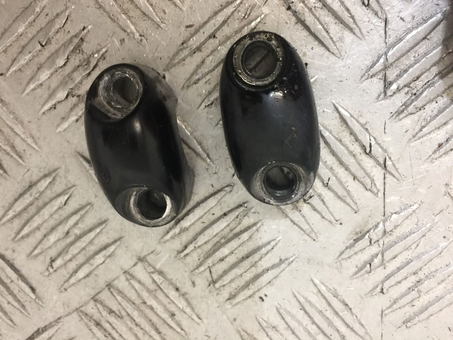 TRIUMPH 955i TIGER HANDLEBAR CLAMPS YEAR 2001-2006 (STOCK 818)
