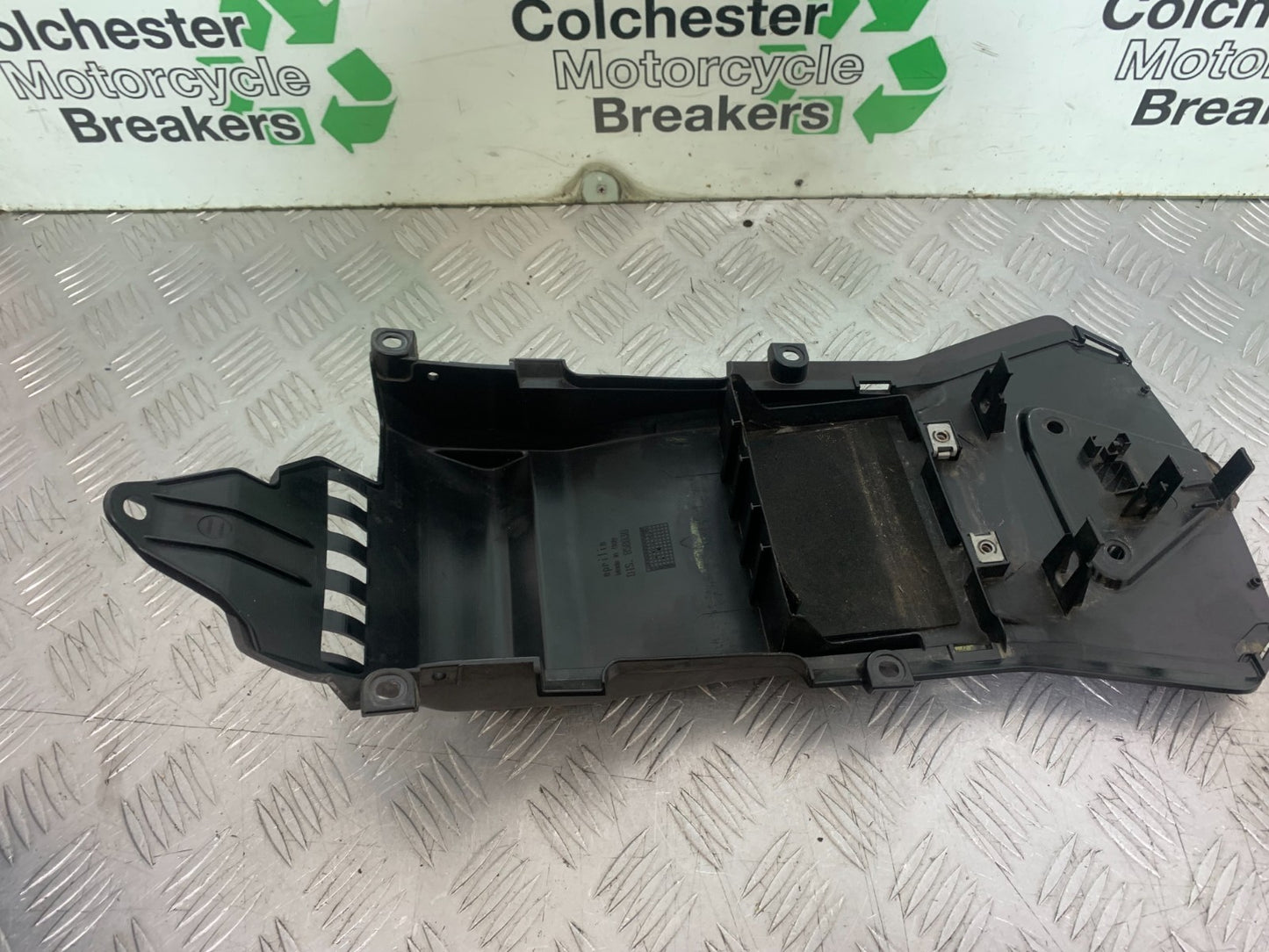 APRILIA TUONO 1000 V4R UNDERTRAY YEAR 2011-13 (CMB1331)