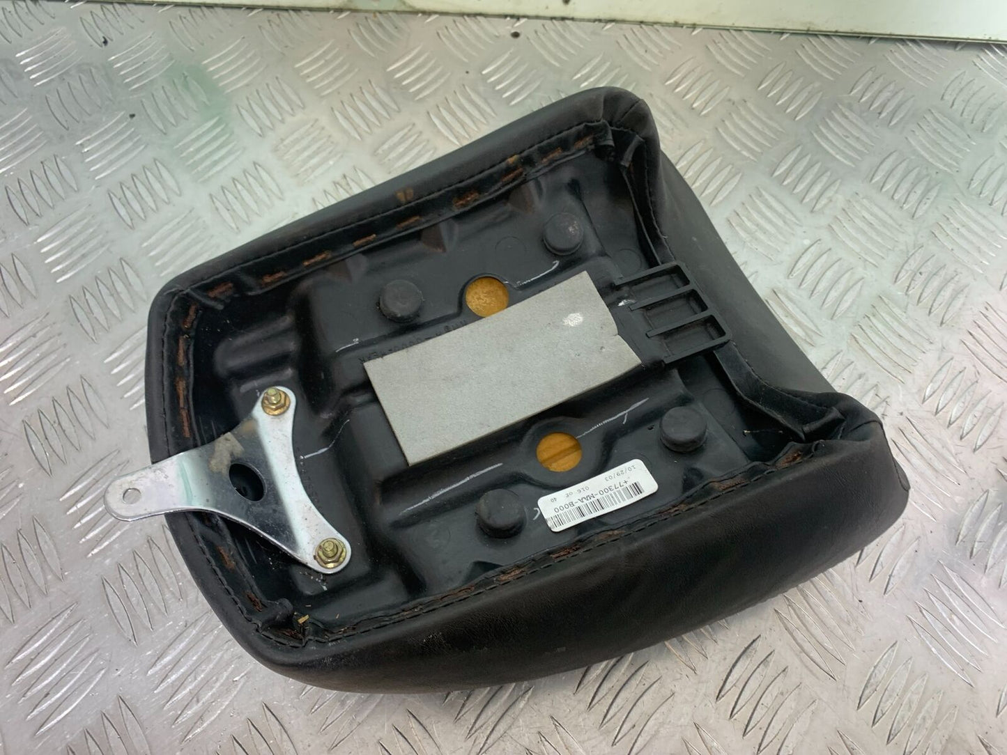 HONDA VT1100 C SHADOW SPIRIT REAR SEAT 2002-2003 (CMB1035)
