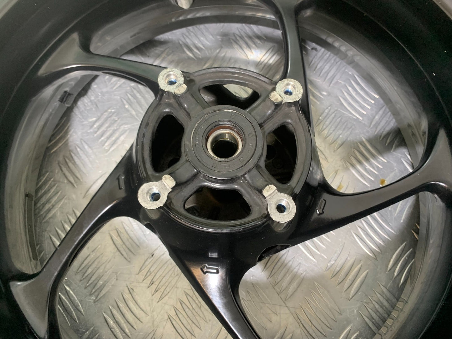 TRIUMPH TRIDENT 660 REAR WHEEL (GOOD TYRE) YEAR 2021-2024 (CMB1295)