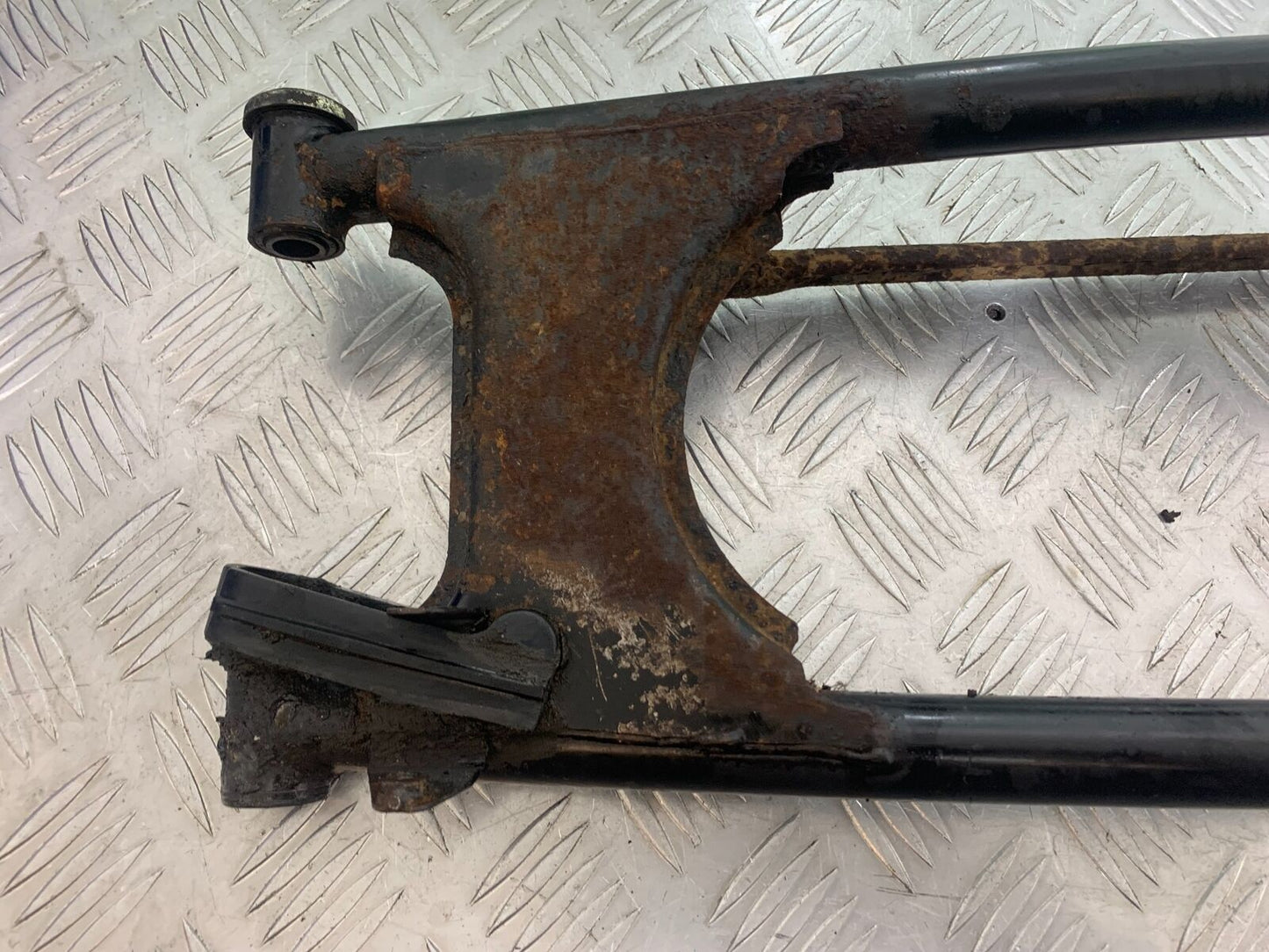 YAMAHA YBR125 YBR 125 SWINGARM YEAR 2005-2007 (CMB1109)