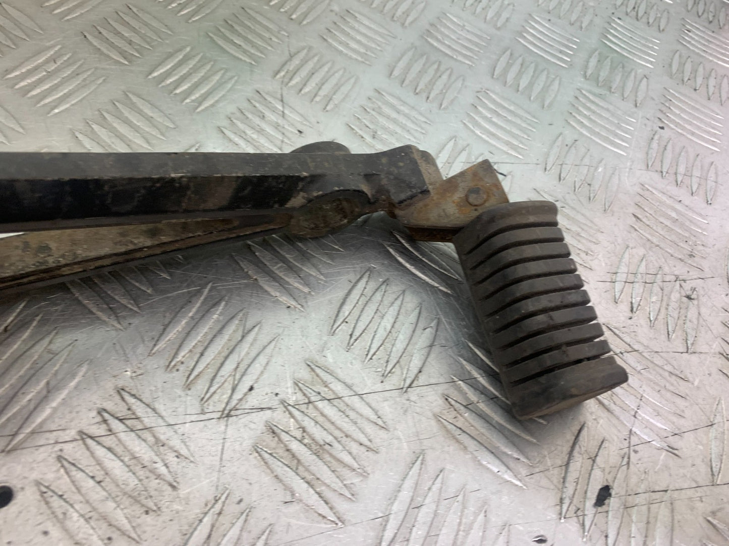 KAWASAKI GT550 GT 550 LEFT HANGER AND PEGS YEAR 1989-1994