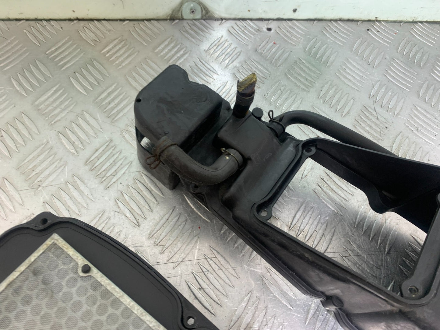 HONDA XL125 VARADERO AIRBOX YEAR 2001-2006 (CMB1210)