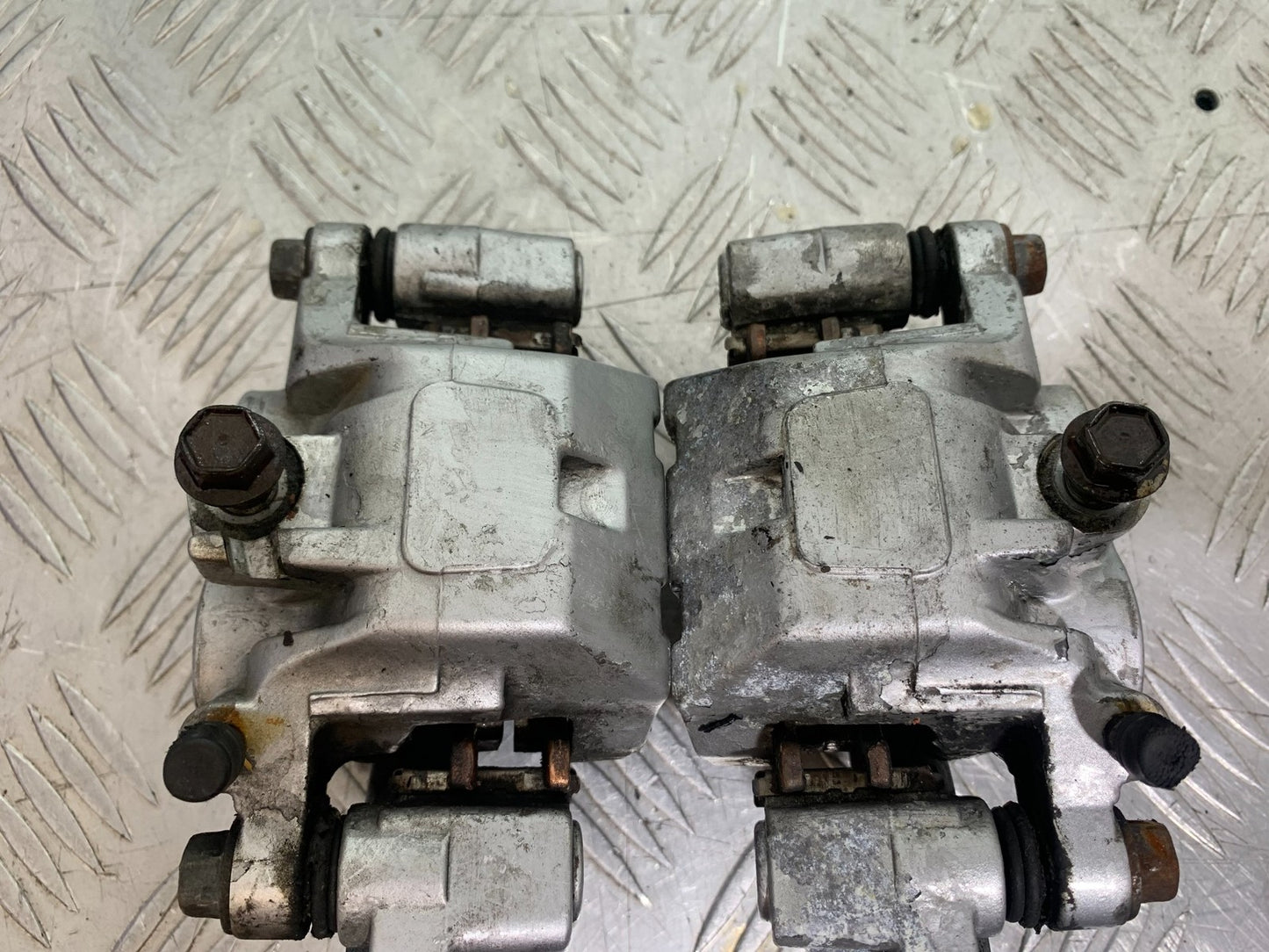 YAMAHA XVS 1300 MIDNIGHT STAR FRONT BRAKE CALIPERS YEAR 2007-16 (CMB1200)