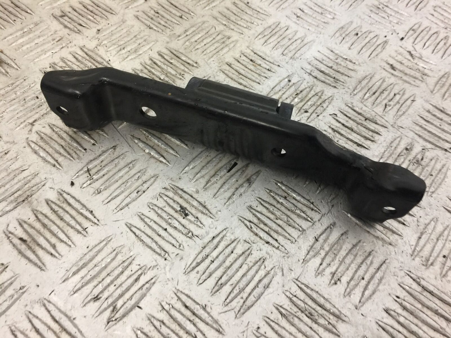 KAWASAKI Z1000 ZR1000 (ABS) TANK BRACKET YEAR 2015 (STOCK 636)