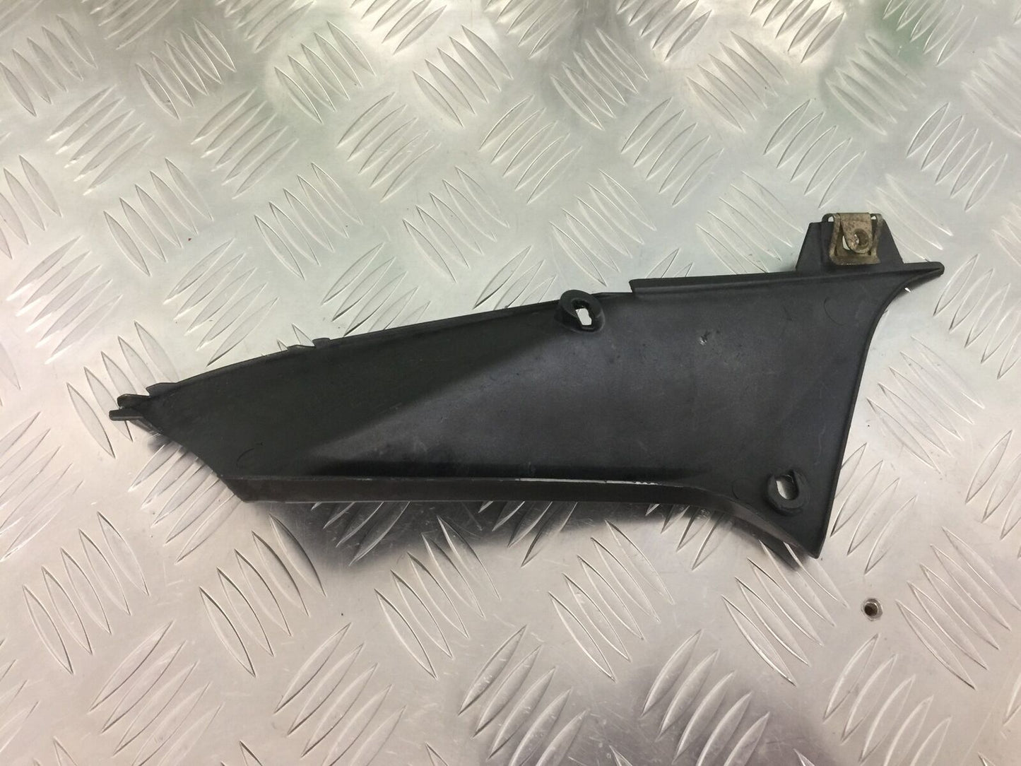 YAMAHA YZF R1 5PW TOP FAIRING INFILL PANEL YEAR 2002-2003 (STOCK 929)