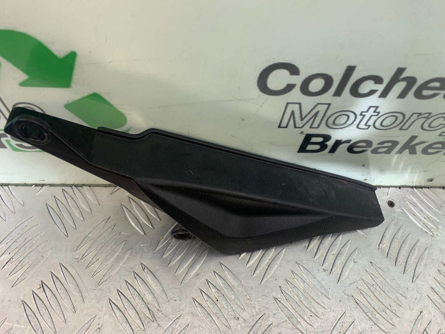 APRILIA RSV1000 R FACTORY MILLE CHAIN GUARD 2004-09 (CMB1203)