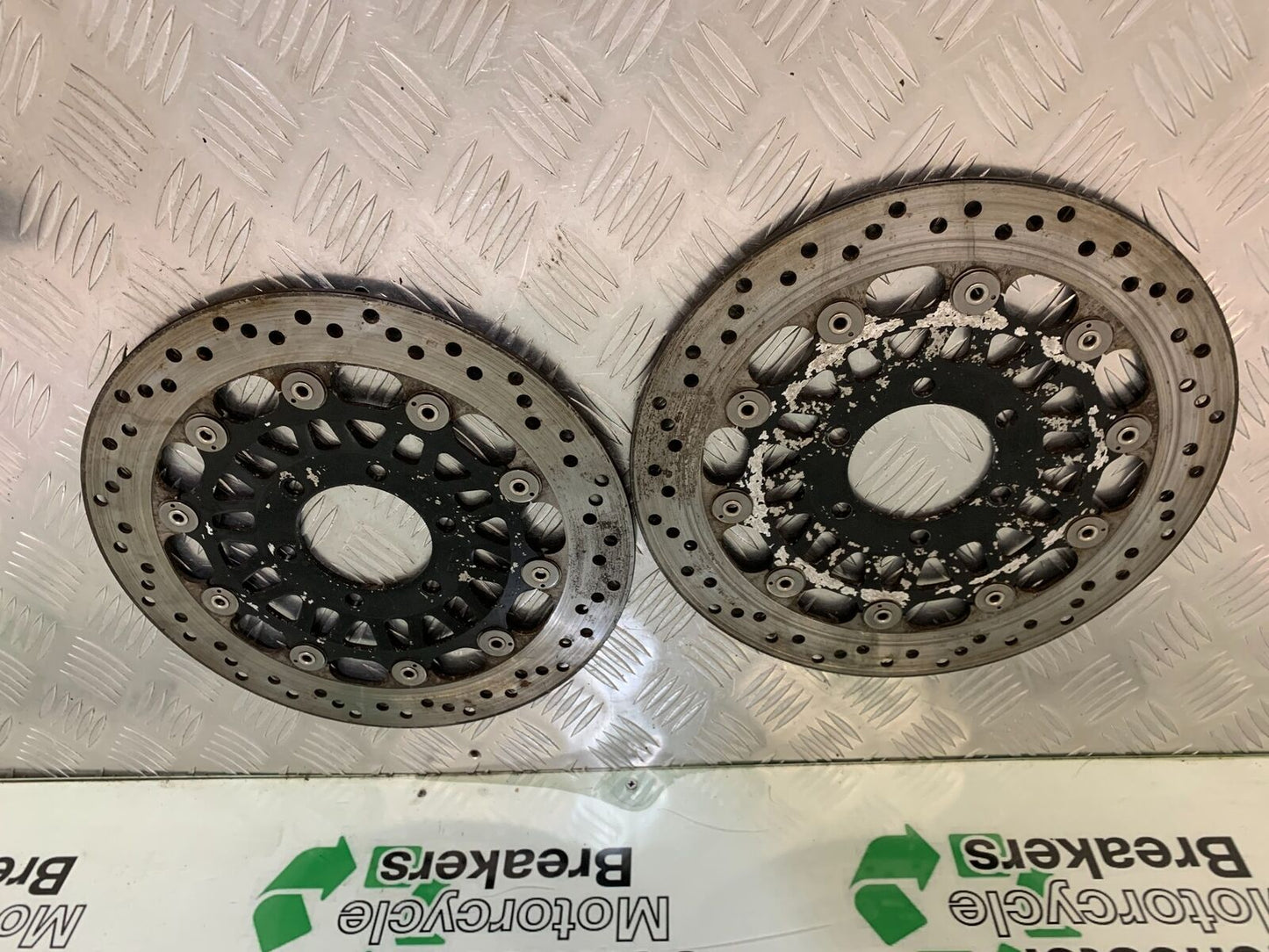 TRIUMPH DAYTONA T595 955i FRONT BRAKE DISCS YEAR 1997-2000 (STOCK 981)