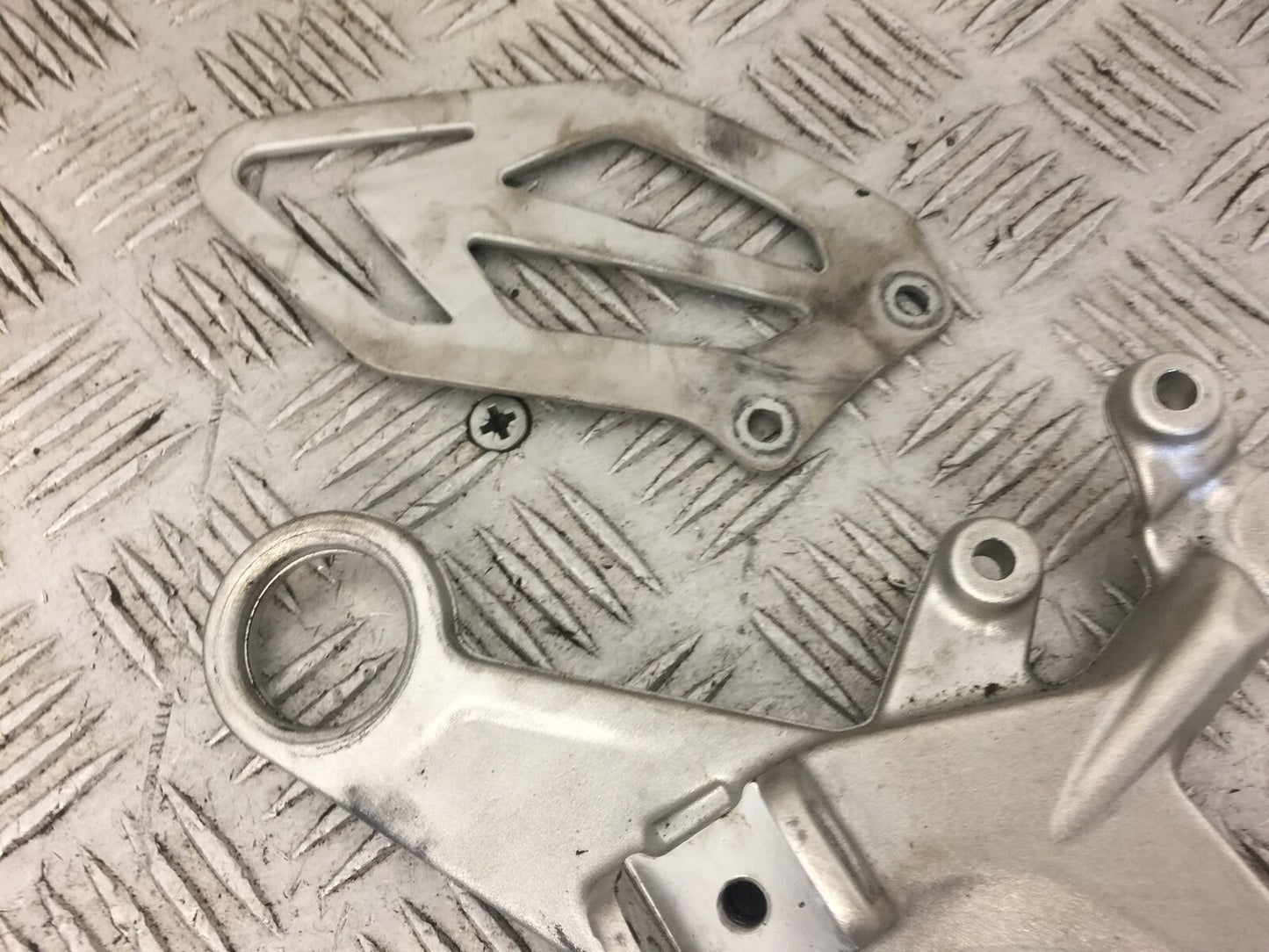 BMW S1000 RR FRONT RIGHT HANGER YEAR 2015 STOCK (476)