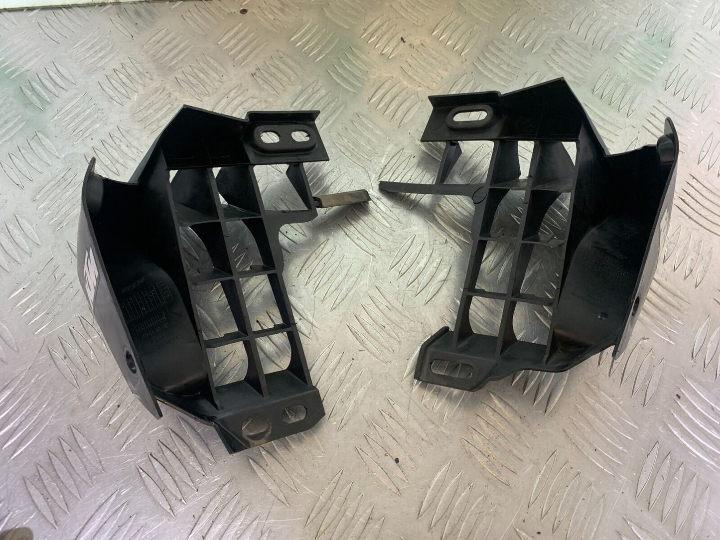 KTM 125 DUKE LEFT AND RIGHT RADIATOR COWLS YEAR 2018-2023 (CMB1083)
