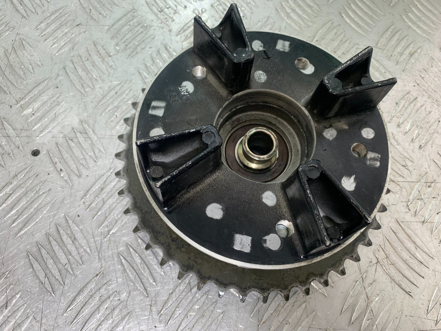 HONDA CBR1100 BLACKBIRD SPROCKET CARRIER YEAR 1999-2005 (CMB1232)