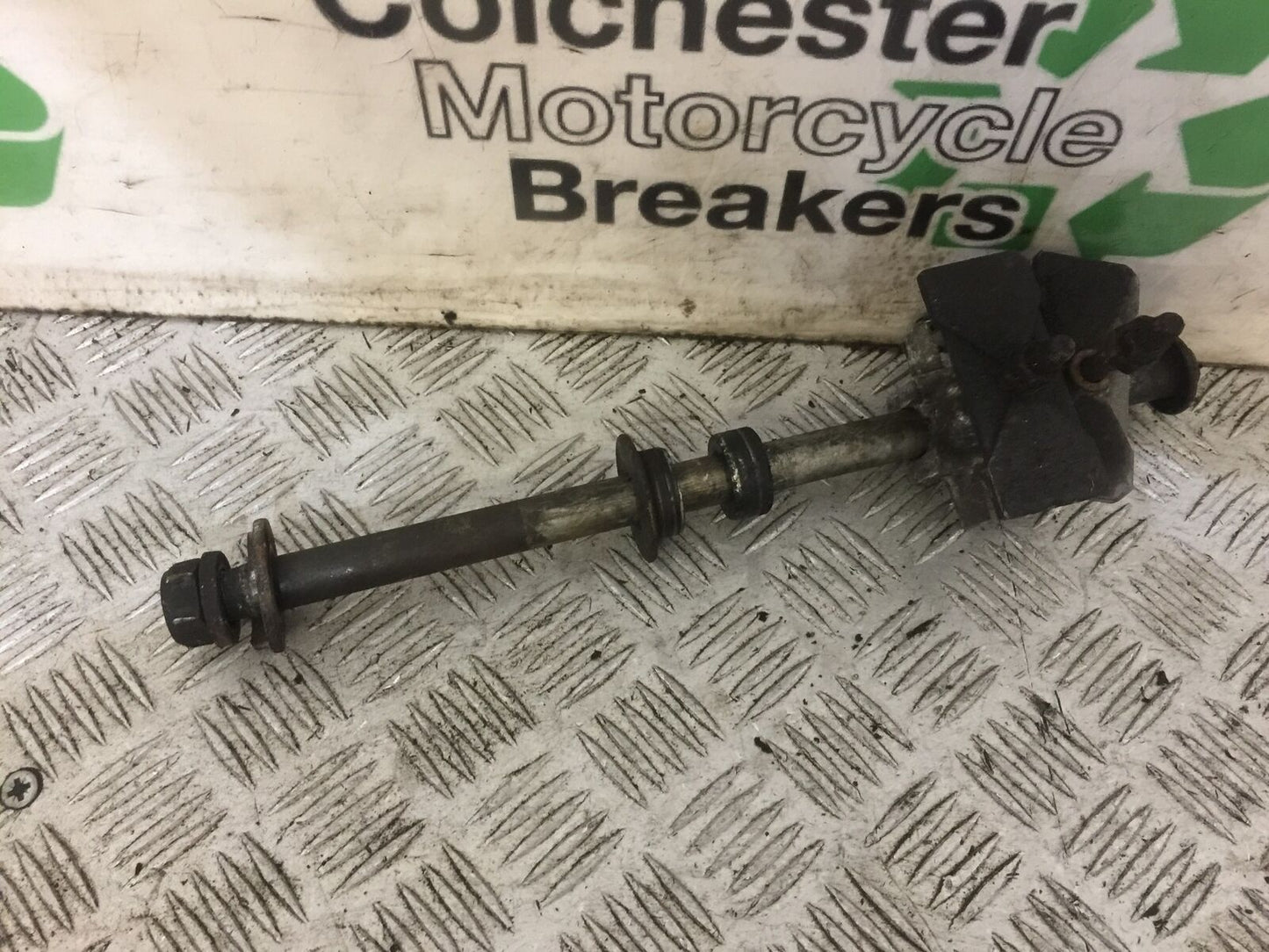 HONDA CB600 CB 600 HORNET REAR WHEEL SPINDLE YEAR 2000 (STOCK 731)