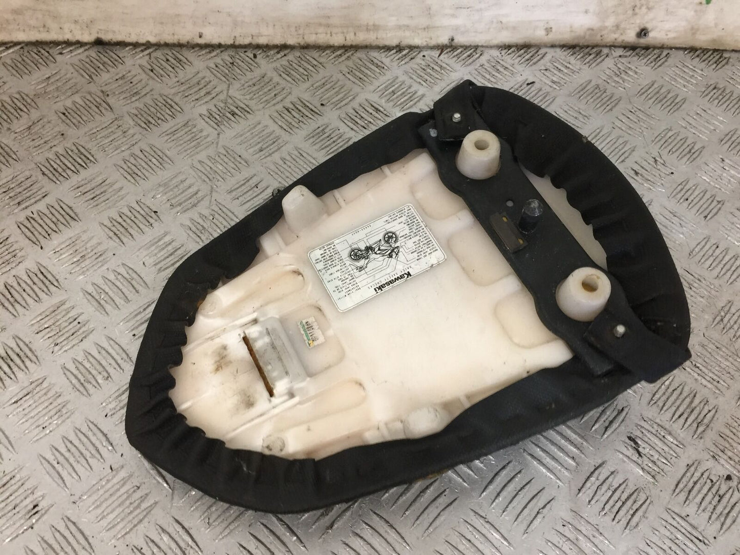 KAWASAKI NINJA 250 R EX250 REAR SEAT YEAR 2008 (STOCK 879)