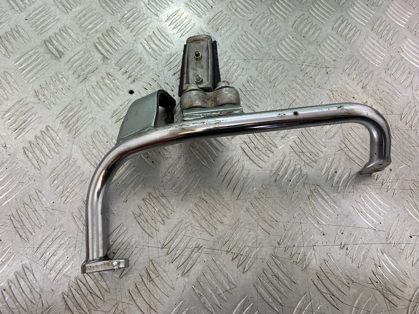 YAMAHA XV1100 XV 1100 VIRAGO LEFT HANGER AND PEG 1990-1999 (CMB1190)