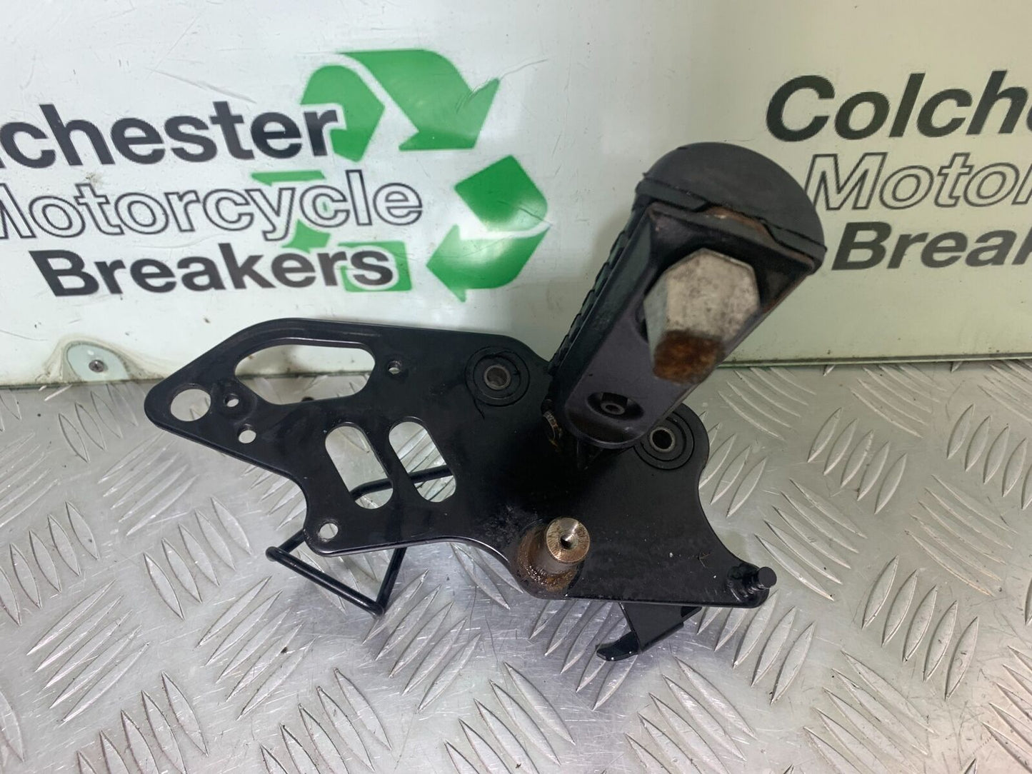 KAWASAKI EN650 VULCAN FRONT RIGHT HANGER AND PEG YEAR 2017-2021 (CMB1060)