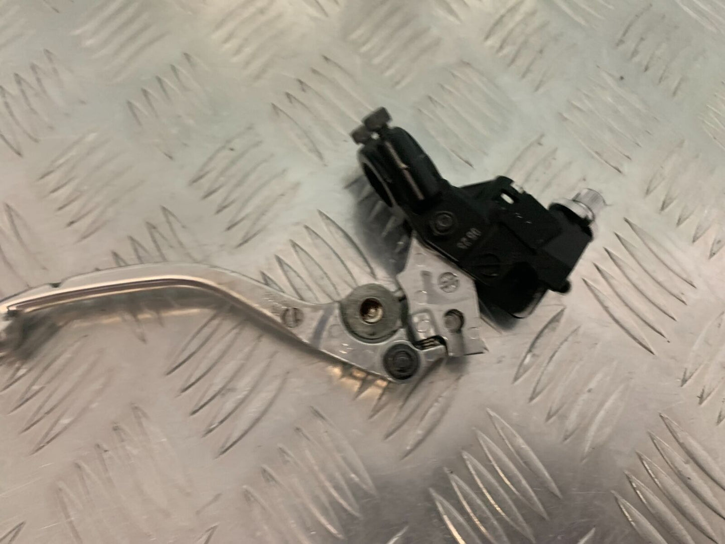 TRIUMPH 1050 SPRINT GT CLUTCH LEVER AND BRACKET YEAR 2010-2014 (STOCK 979)