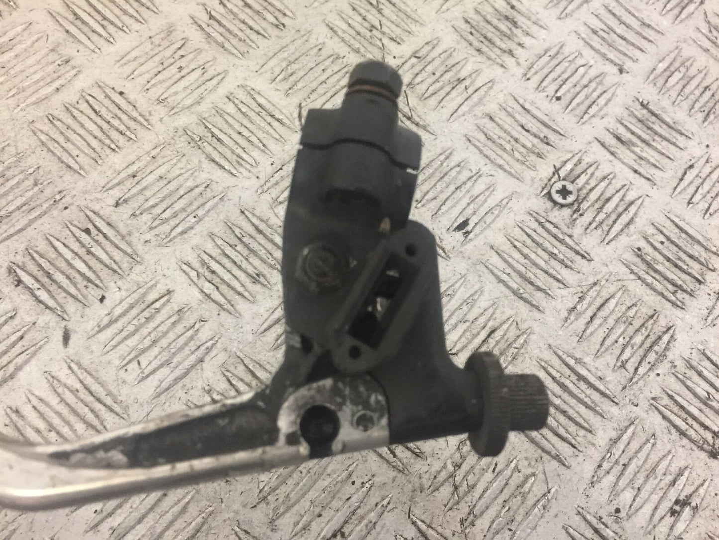 SUZUKI RF600 RF 600 CLUTCH LEVER AND BRACKET YEAR 1996 (STOCK 679)