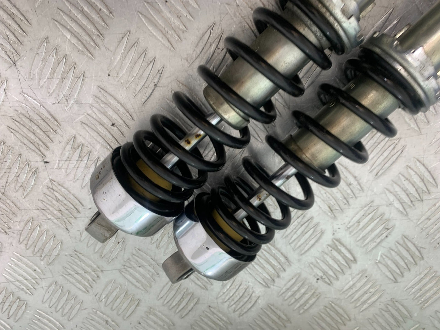 BSA 650 GOLD STAR REAR SHOCK YEAR 2022-2025 (CMB1262)