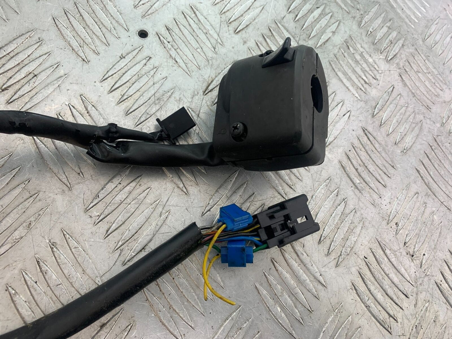 KAWASAKI ER6 F LEFT SWITCH GEAR YEAR 2005-2008 (CMB1098)