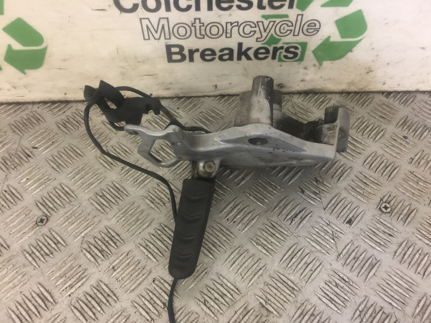 BMW F800 ST FRONT RIGHT HANGER YEAR 2011-2013 (STOCK 575)