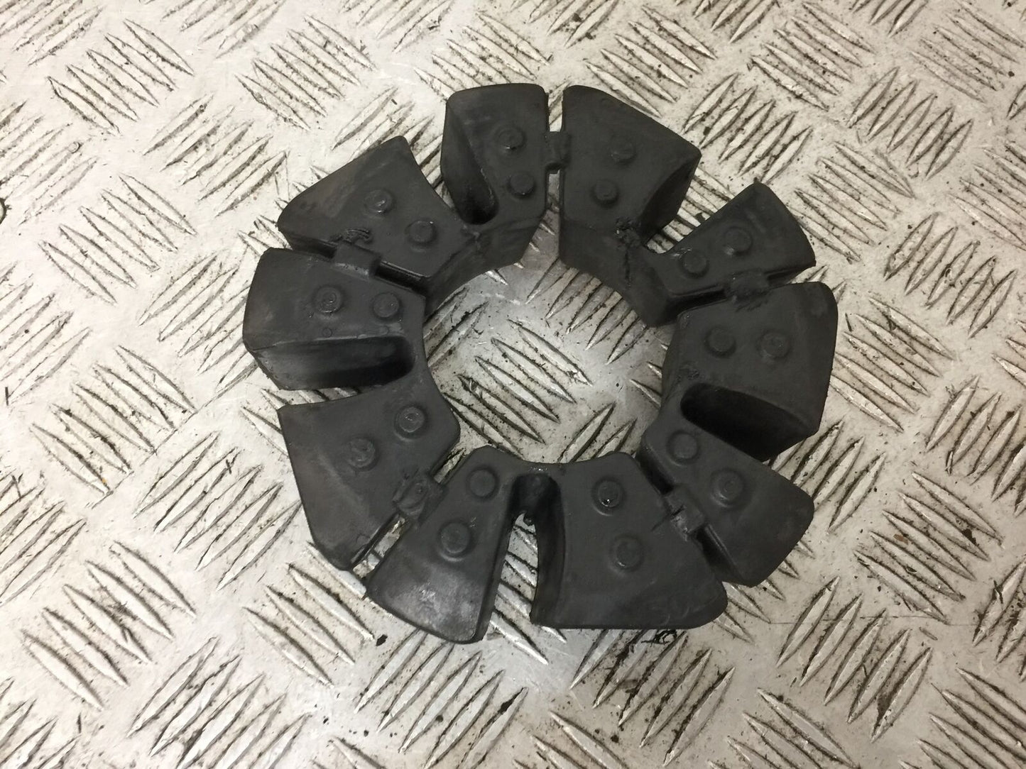 TRIUMPH BONNEVILLE 865 CUSH DRIVE RUBBERS YEAR 2008-2015 (STOCK 904)