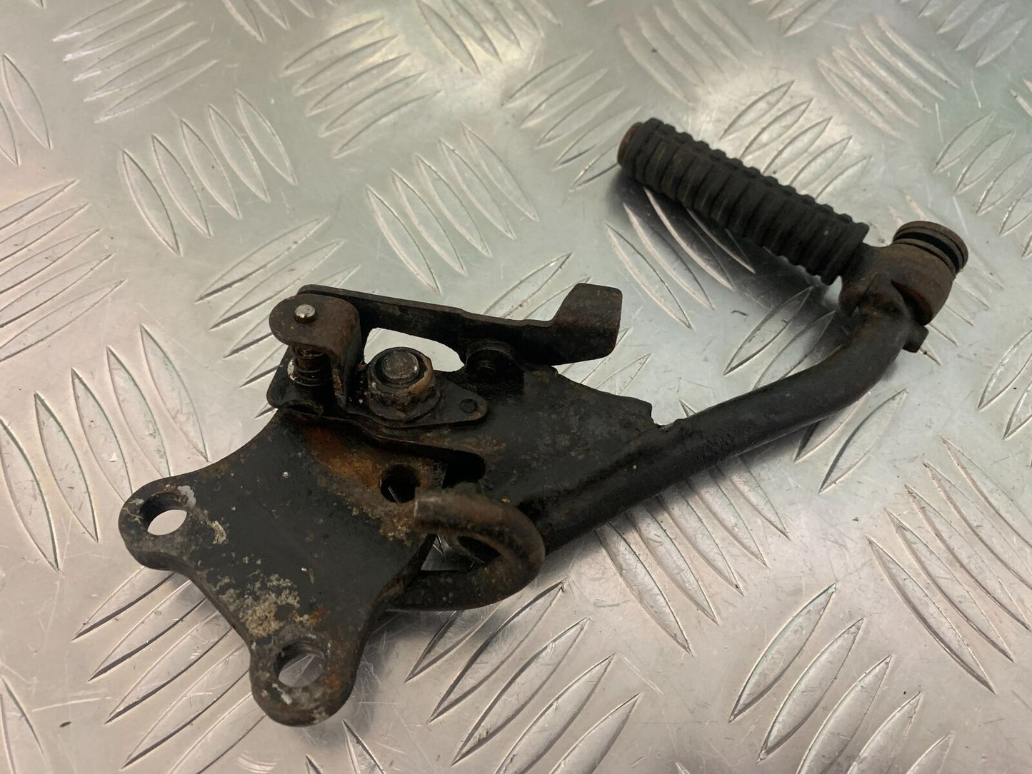 HONDA CBR 400 NC23 TRI-ARM GRAB RAIL YEAR YEAR 1987-89 (STOCK 969)