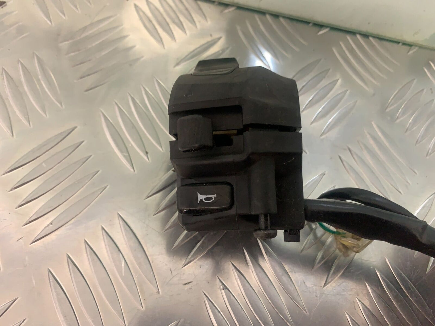 YAMAHA YP125 R X MAX LEFT SWITCH GEAR YEAR 2014 (STOCK 949)