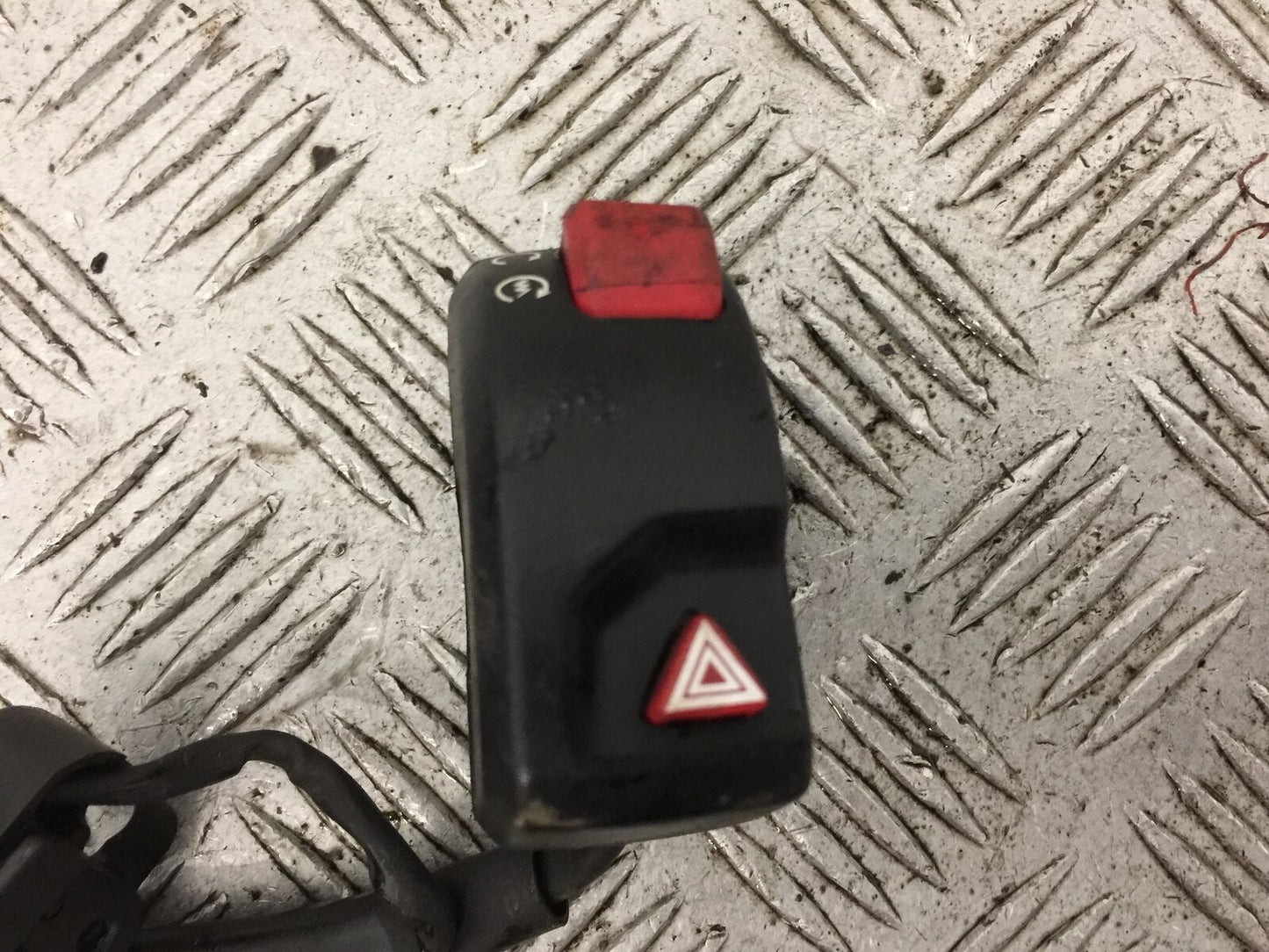 TRIUMPH 900 STREET SCRAMBLER RIGHT SWITCH GEAR YEAR 2018 (STOCK 896)