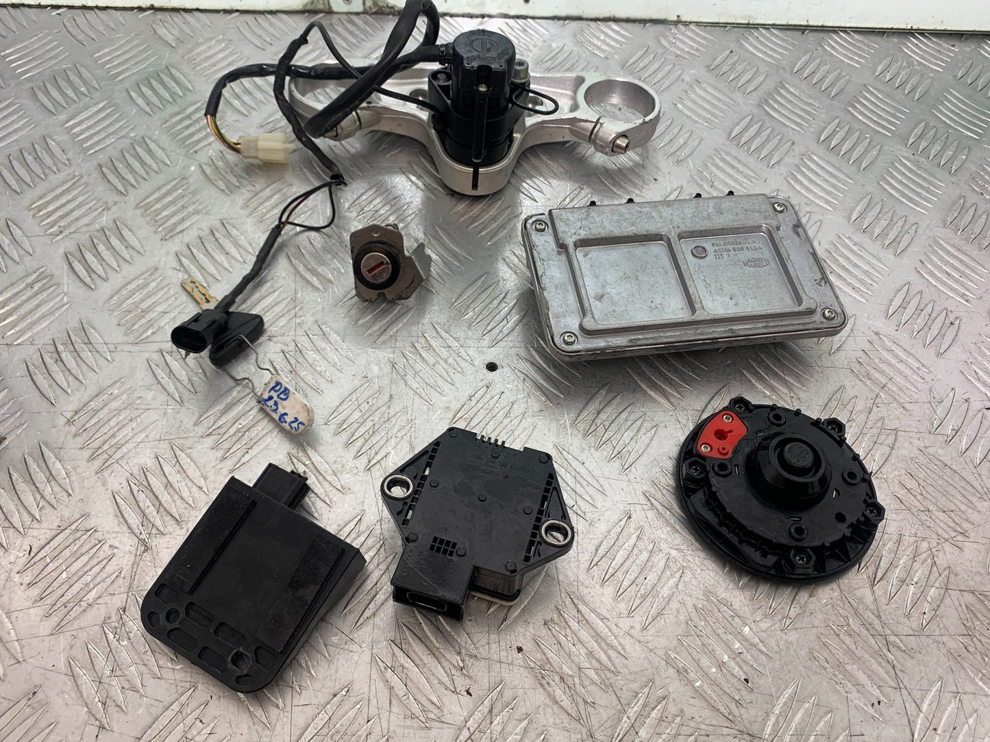 APRILIA TUONO 1000 V4 ECU LOCKS KEY YEAR 2013-2014 (CMB1239)