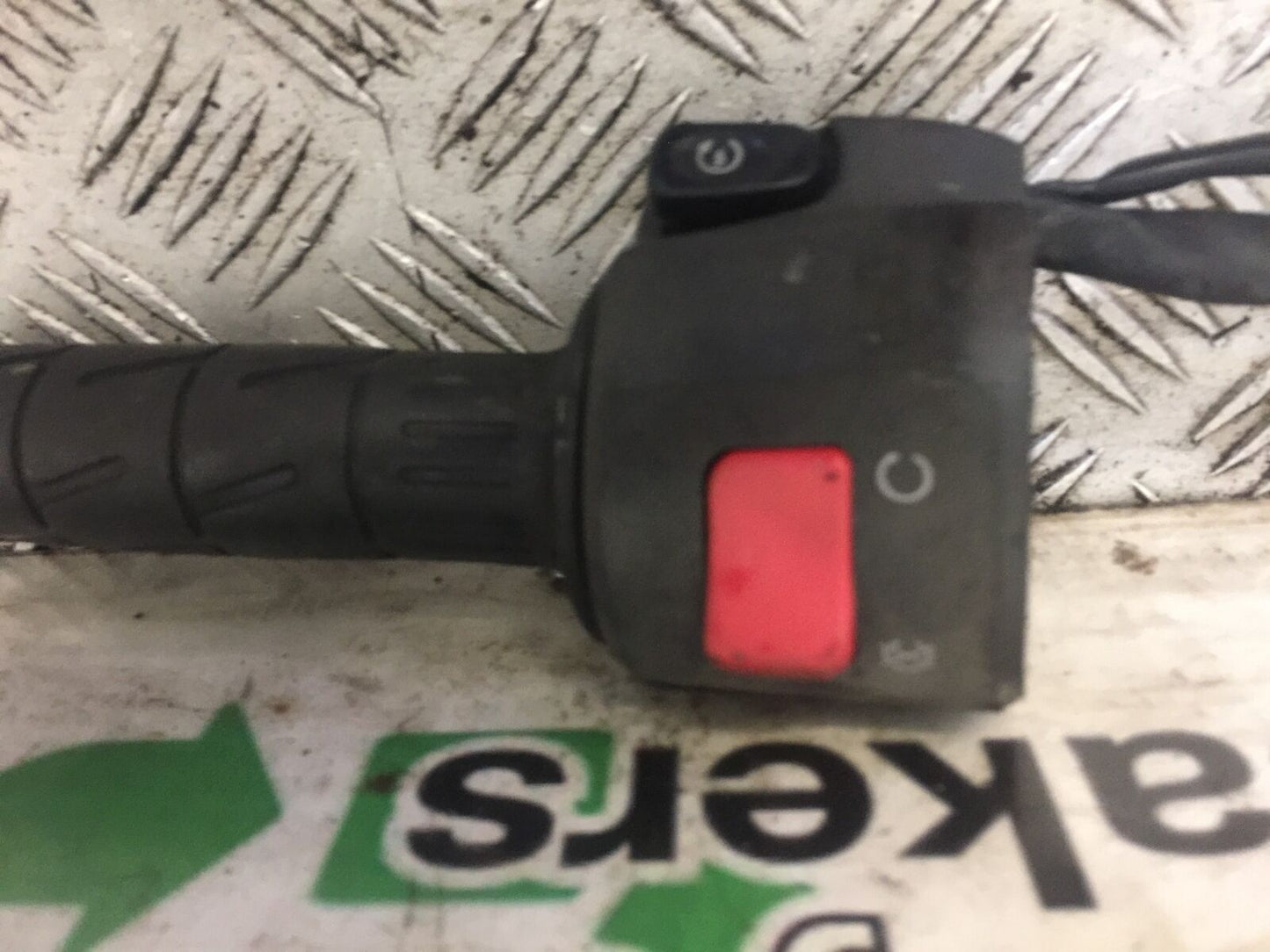 KAWASAKI ER6 F RIGHT SWITCH GEAR YEAR 2006-2008 (STOCK 723)