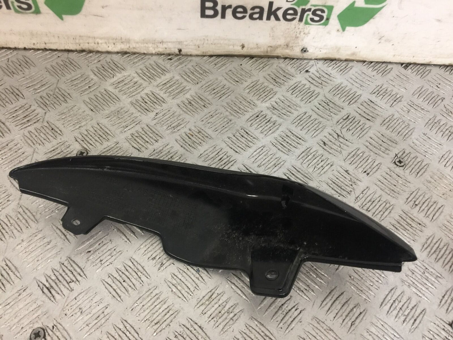 TRIUMPH 1050 SPEED TRIPLE RIGHT SEAT PANEL YEAR 2012-2015 (STOCK 752)